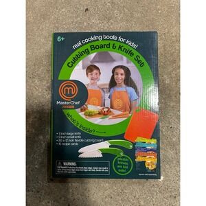 MasterChef Junior Knife & Cutting Board‎ Set